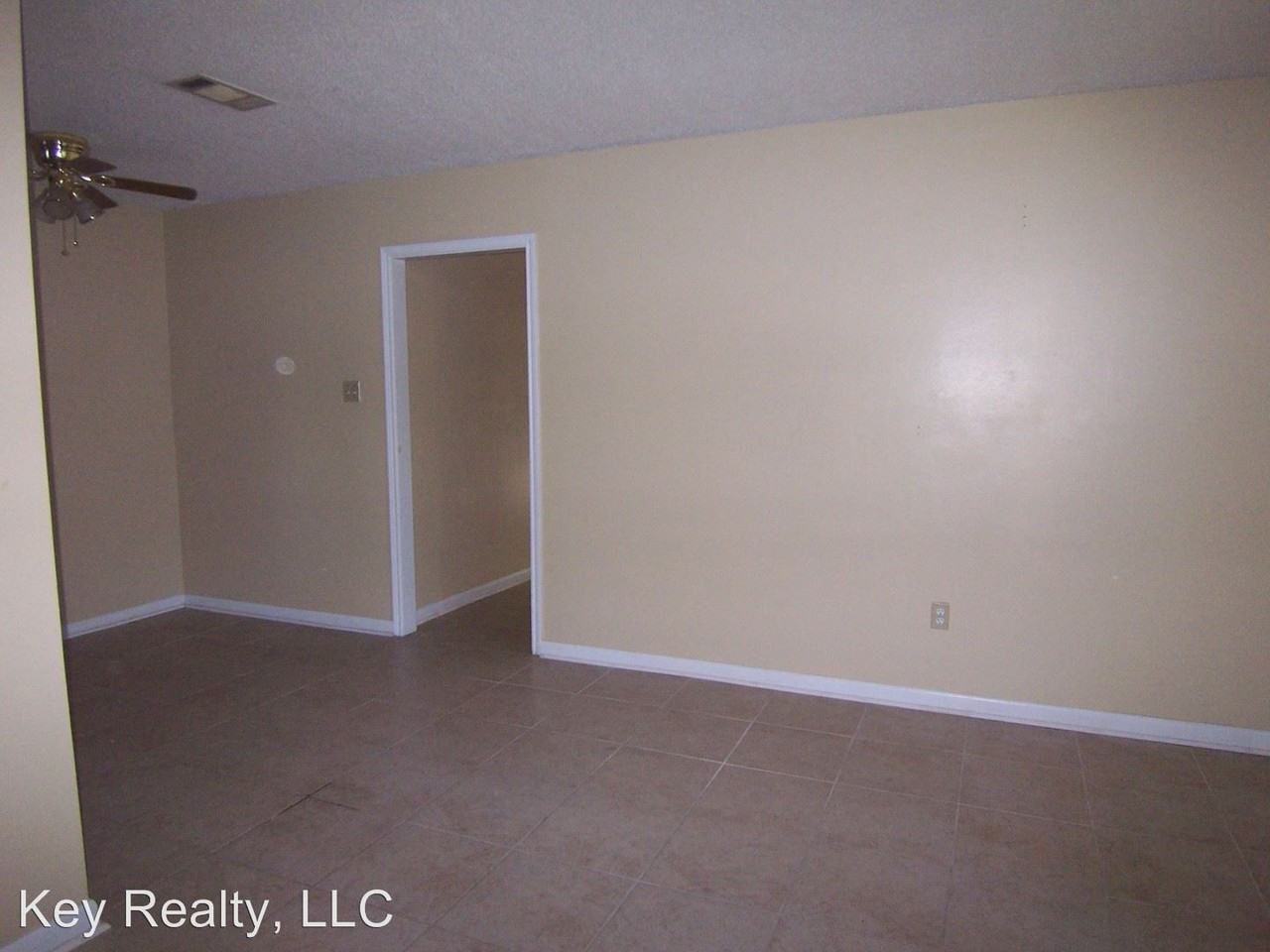 601 Gary K St - Photo 2 of 4