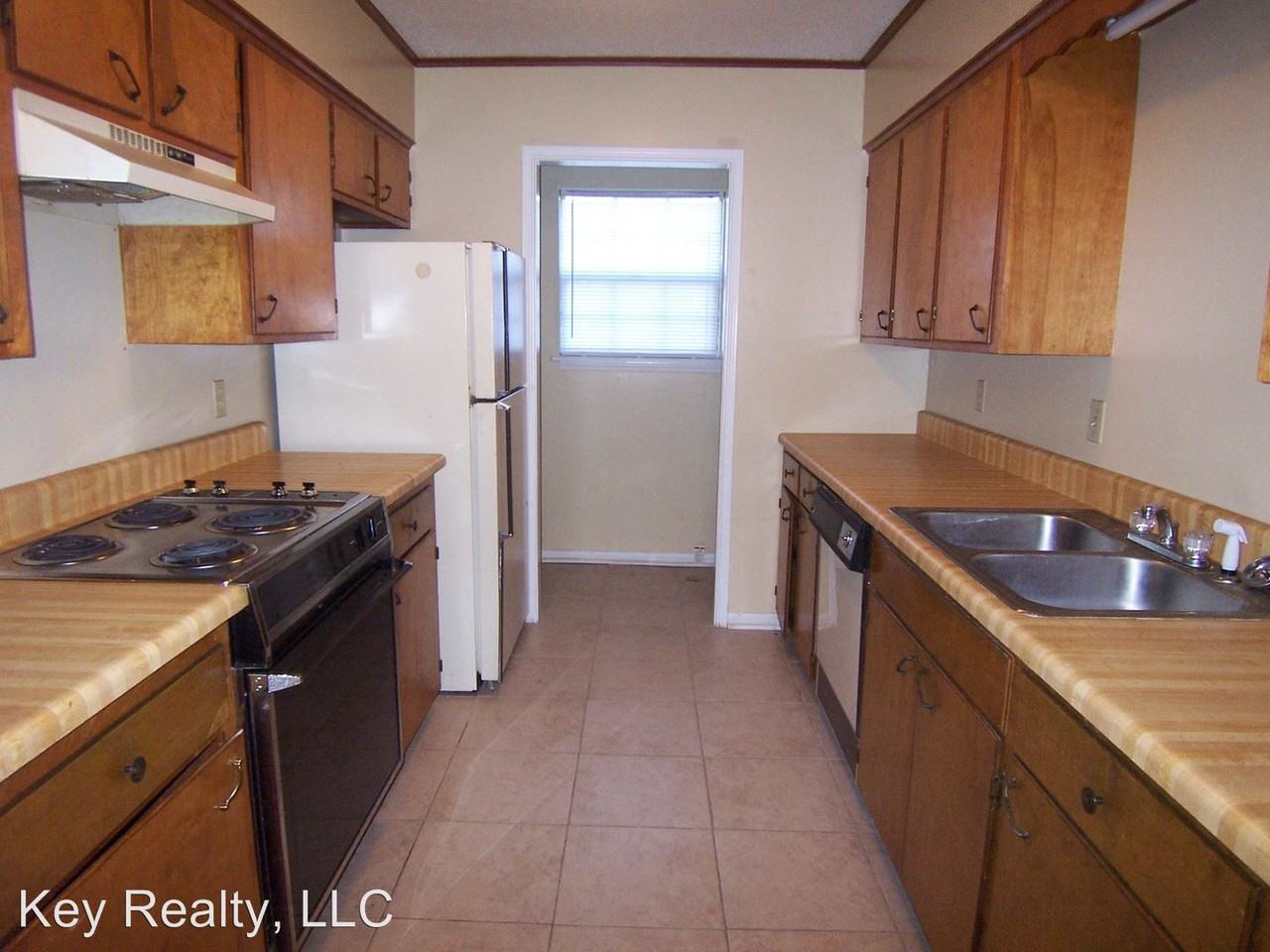 601 Gary K St - Photo 3 of 4