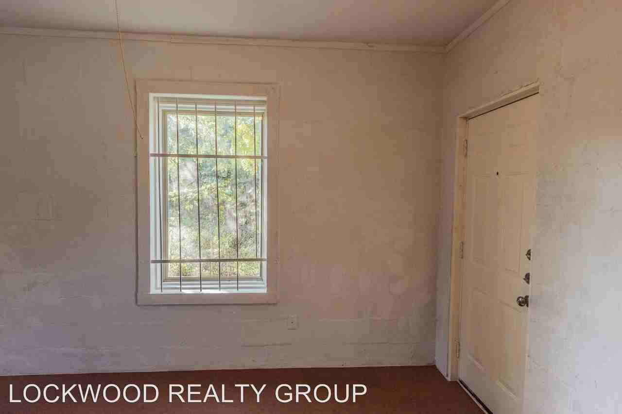 1005 El Paso St - Photo 3 of 10