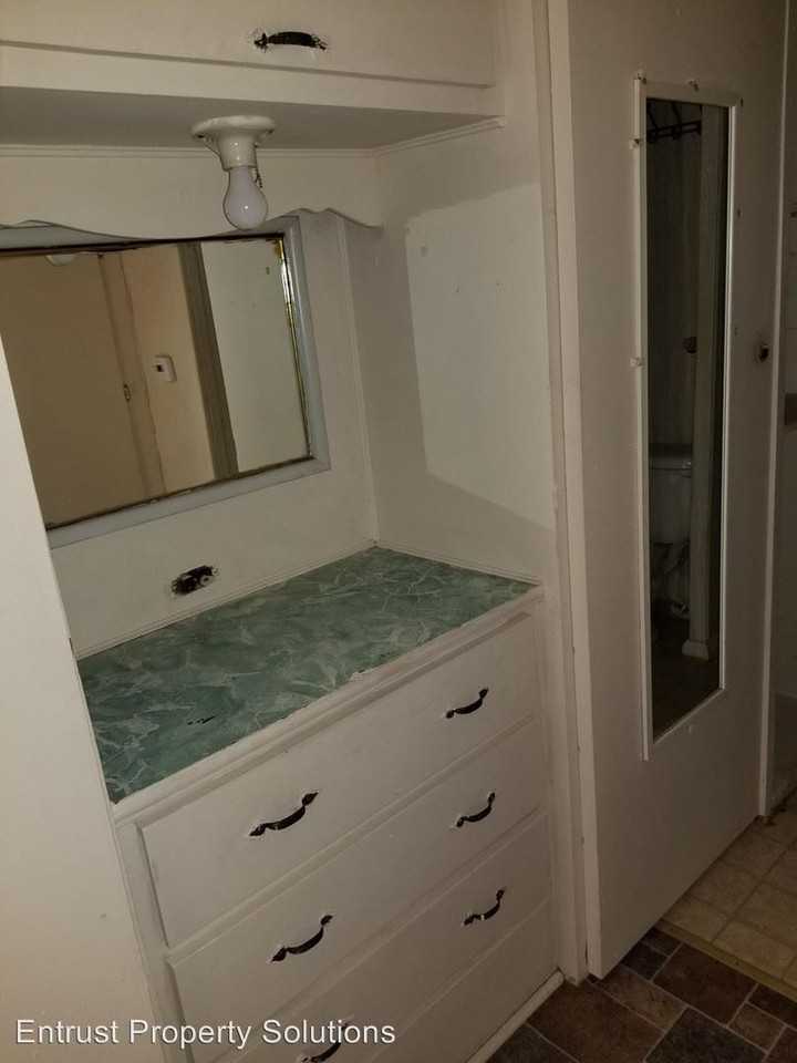 111 E Division St - Photo 3 of 9