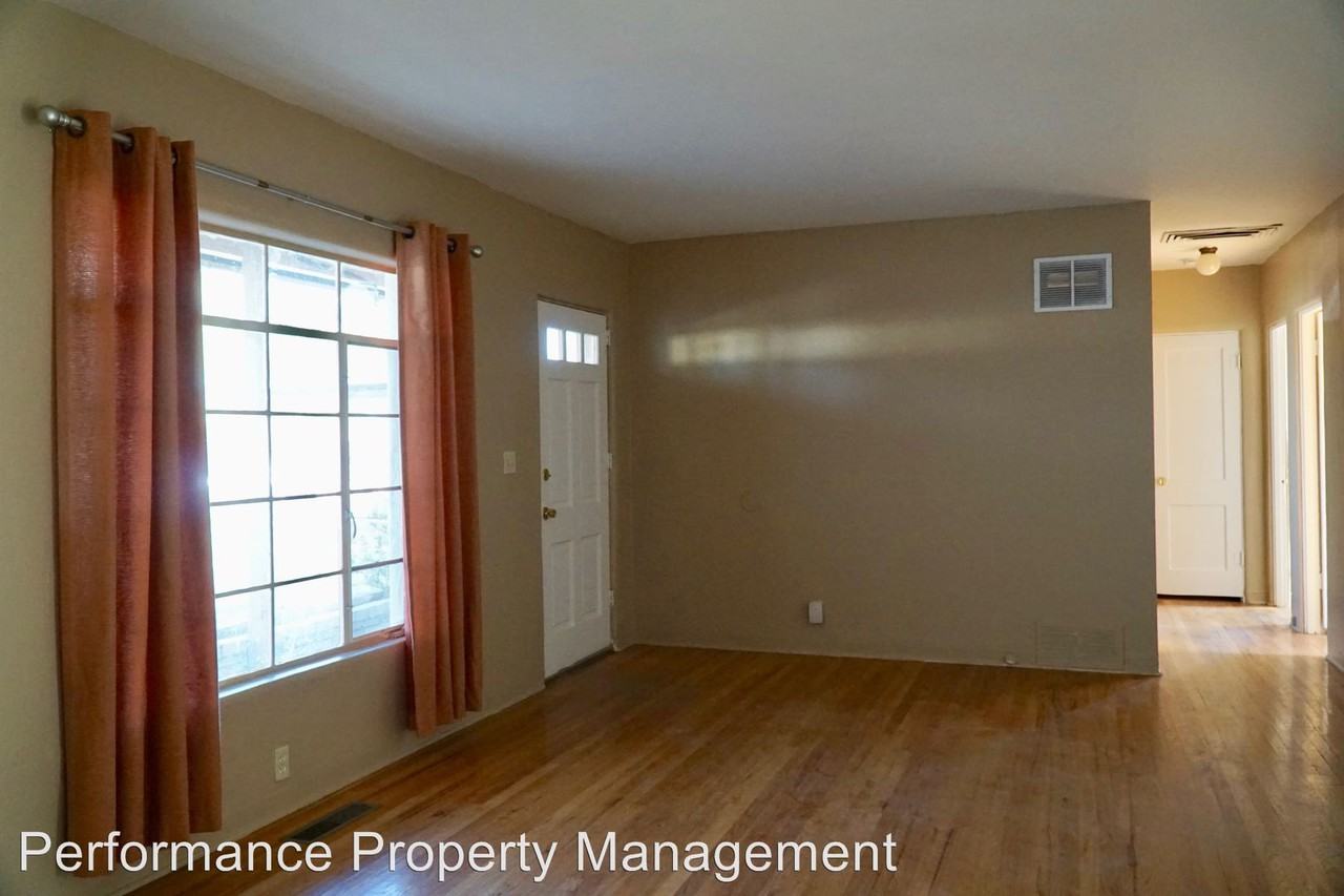 2738 Manzano St NE - Photo 2 of 10