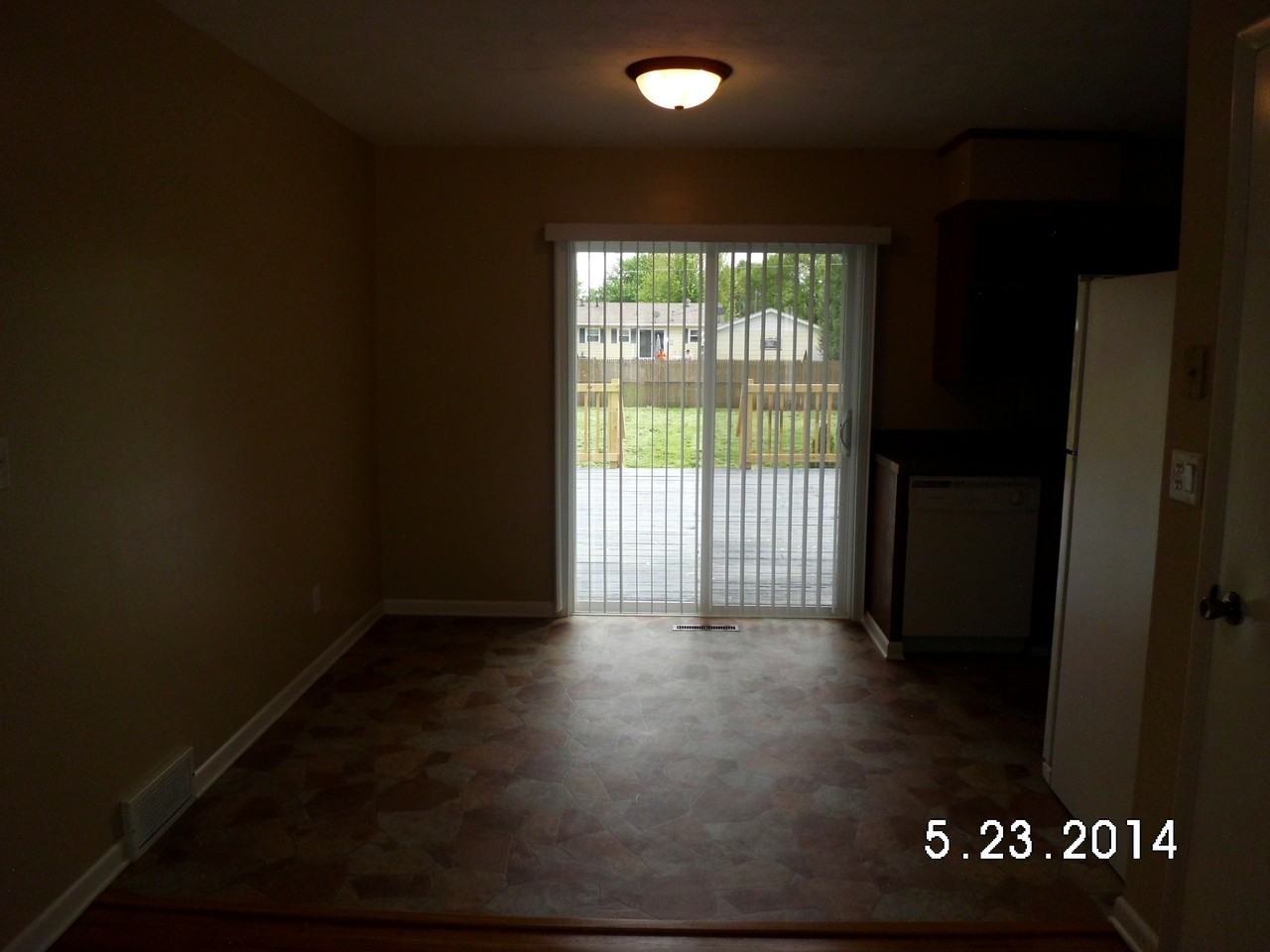 1451 W 11th St - Photo 3 of 10