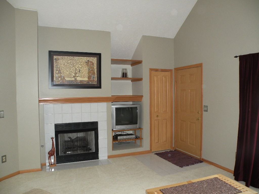 23357 Grist Mill Ct - Photo 2 of 19