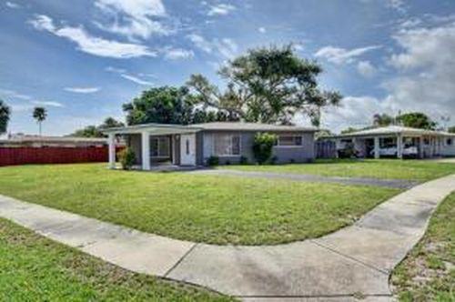 2398 NE 4th Ave - Photo 3 of 8