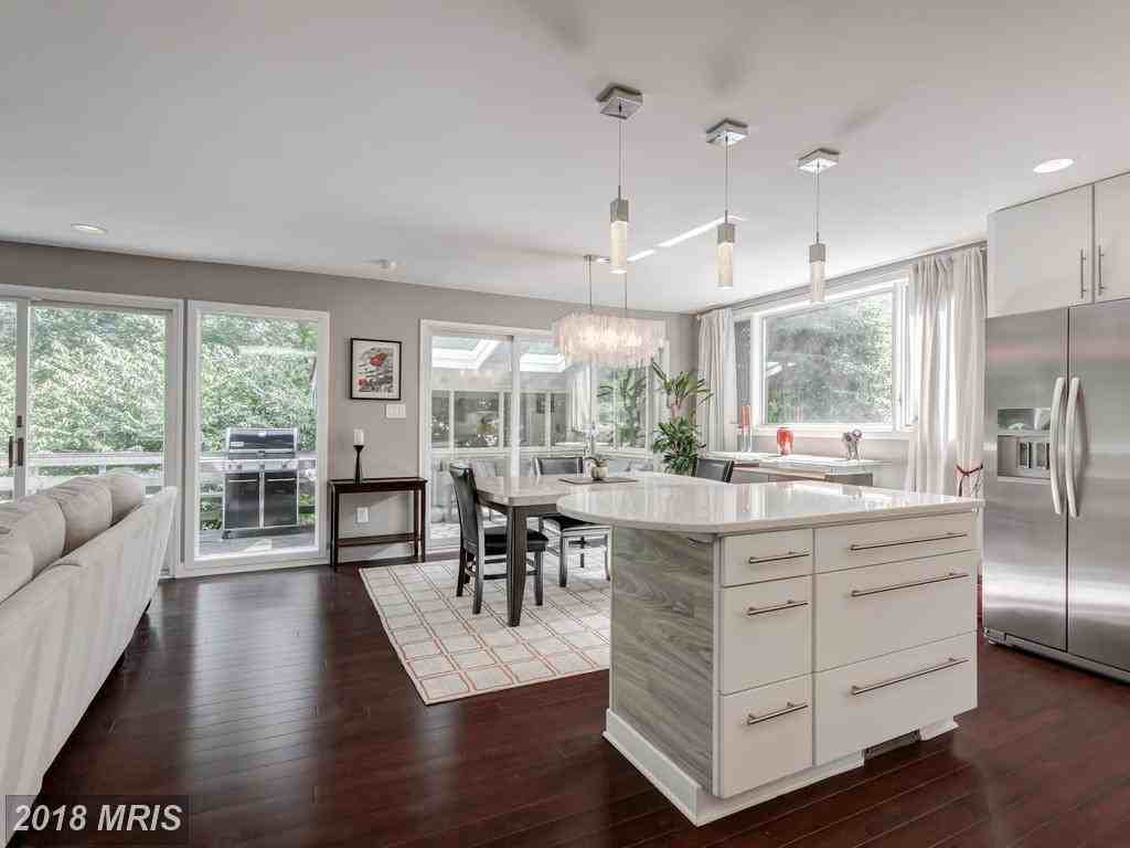 10703 Weymouth St - Photo 2 of 30