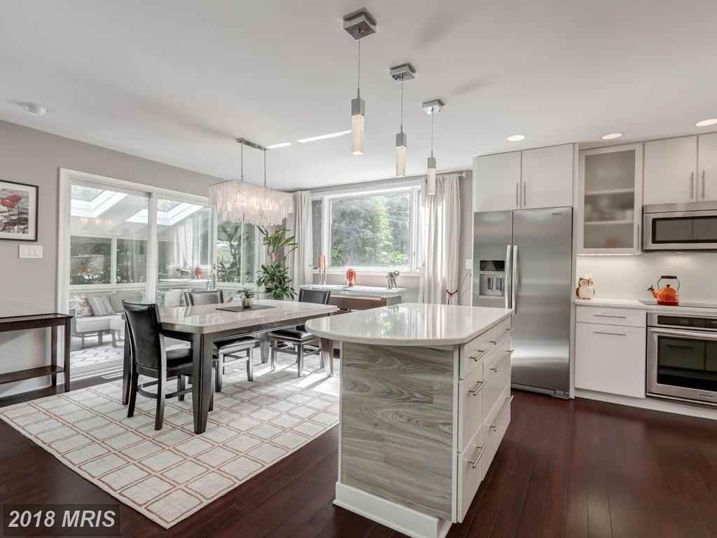 10703 Weymouth St - Photo 3 of 30