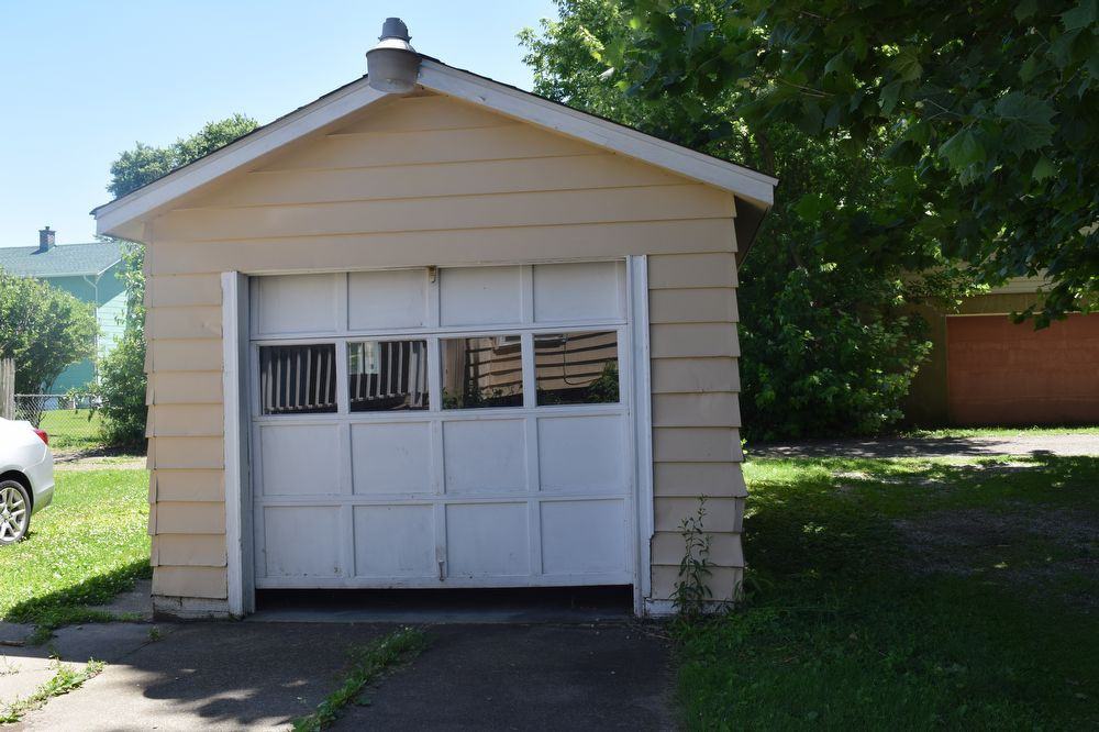 1808 Superior Ave NE - Photo 3 of 10