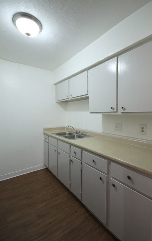 Dover Place Apartments - Photo 3 of 17