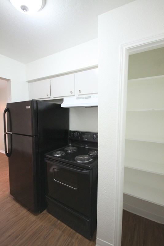 Dover Place Apartments - Photo 4 of 17