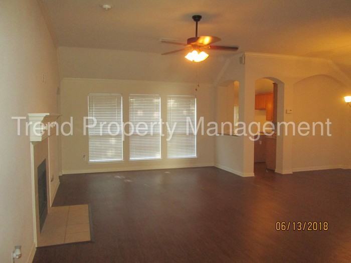 9136 Farmer Dr - Photo 2 of 16