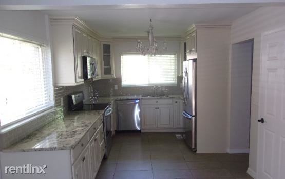 1056 Key W Dr - Photo 2 of 8