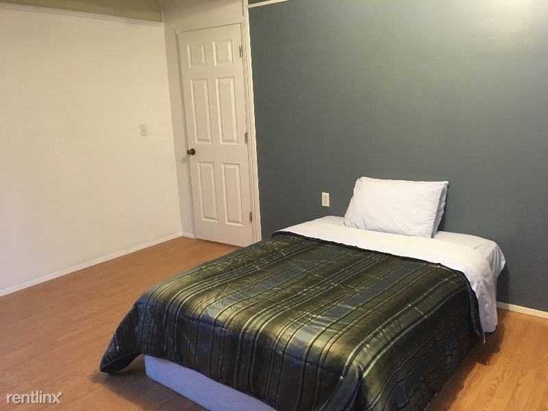 1607 Pierce Ave SE - Photo 2 of 9