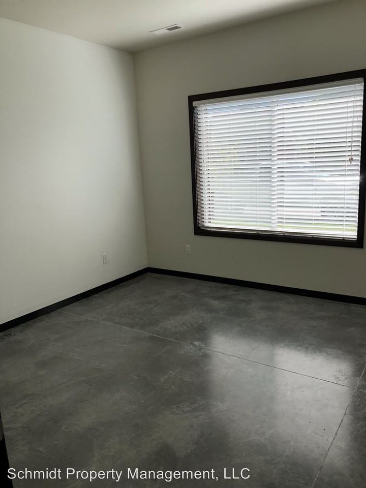 496 Kimball Ave - Photo 2 of 22