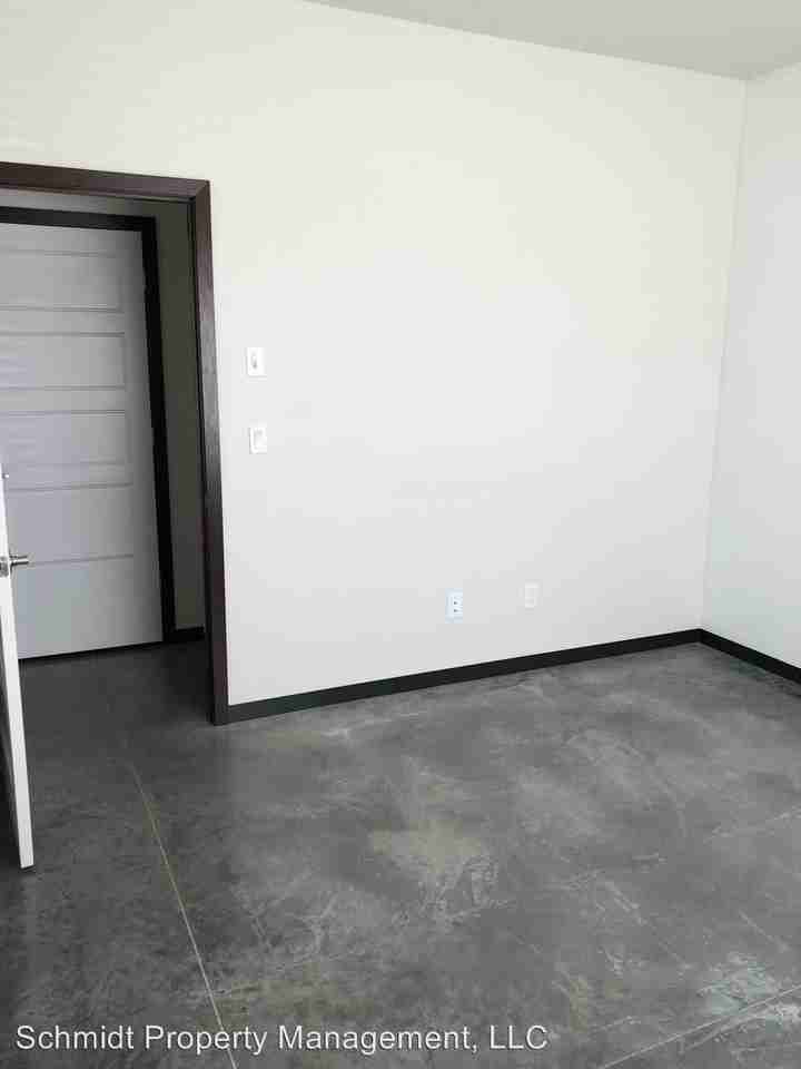 496 Kimball Ave - Photo 3 of 22