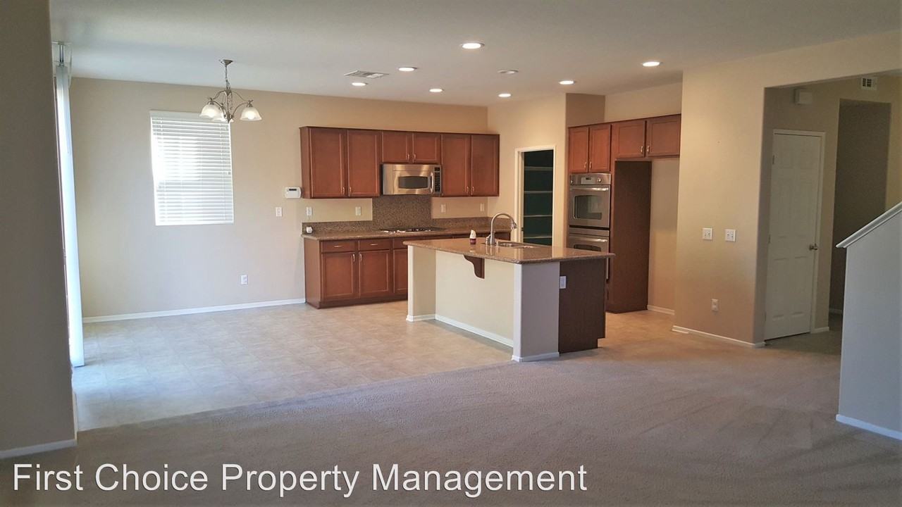 1496 Flamingo St - Photo 2 of 34