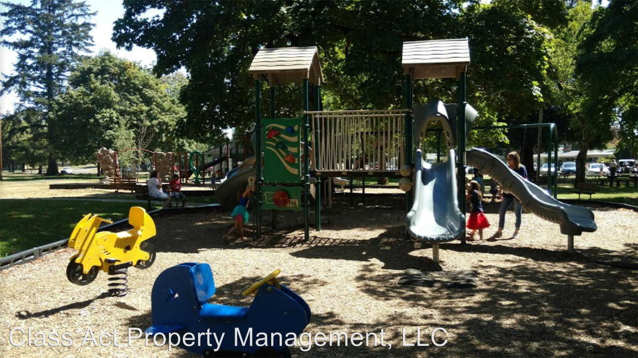 394 SW Donald St - Photo 2 of 14