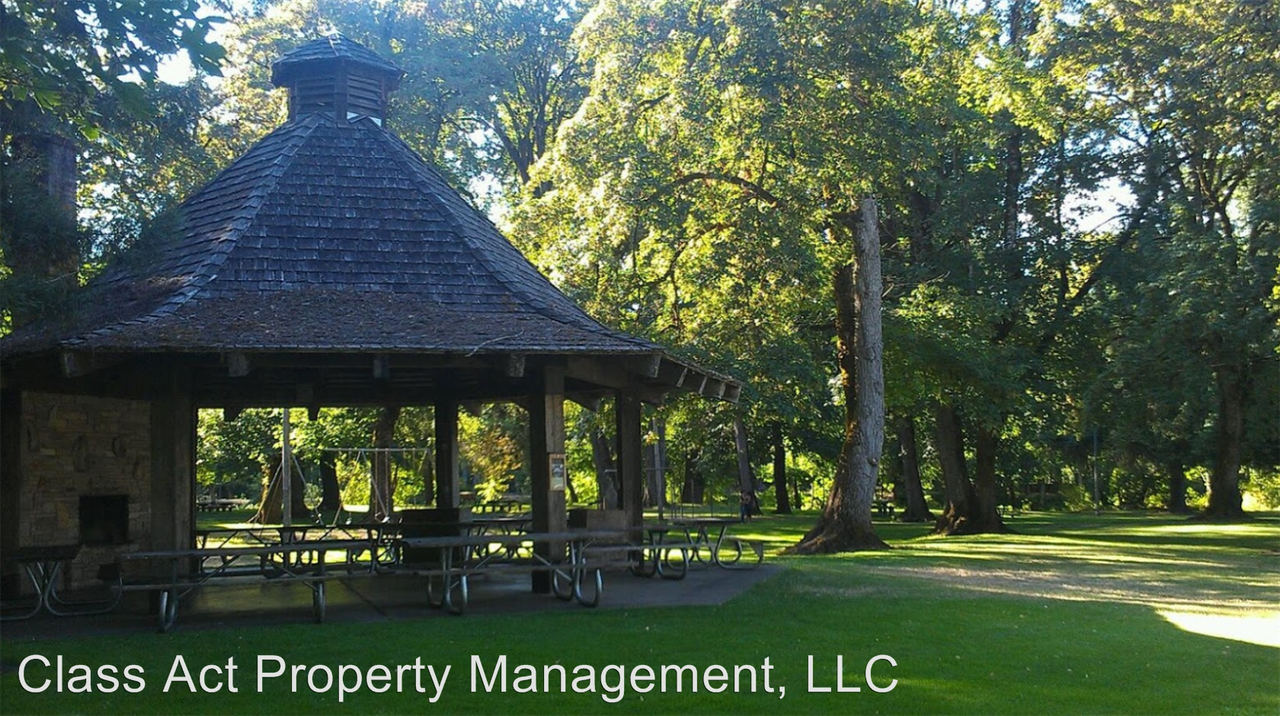 394 SW Donald St - Photo 3 of 14