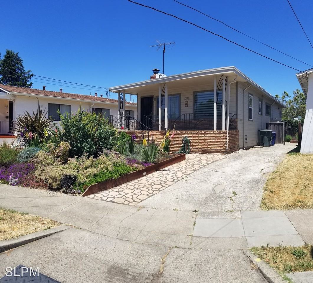 1038 Victoria Ave - Photo 2 of 23