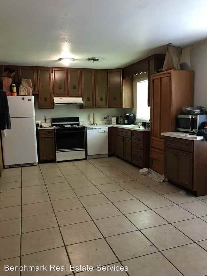 1902 Sherwood Dr - Photo 2 of 21