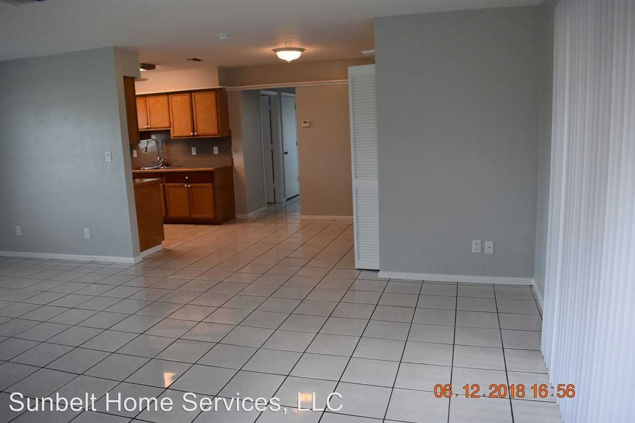 3032 SE Santa Barbara Pl #4 - Photo 2 of 7