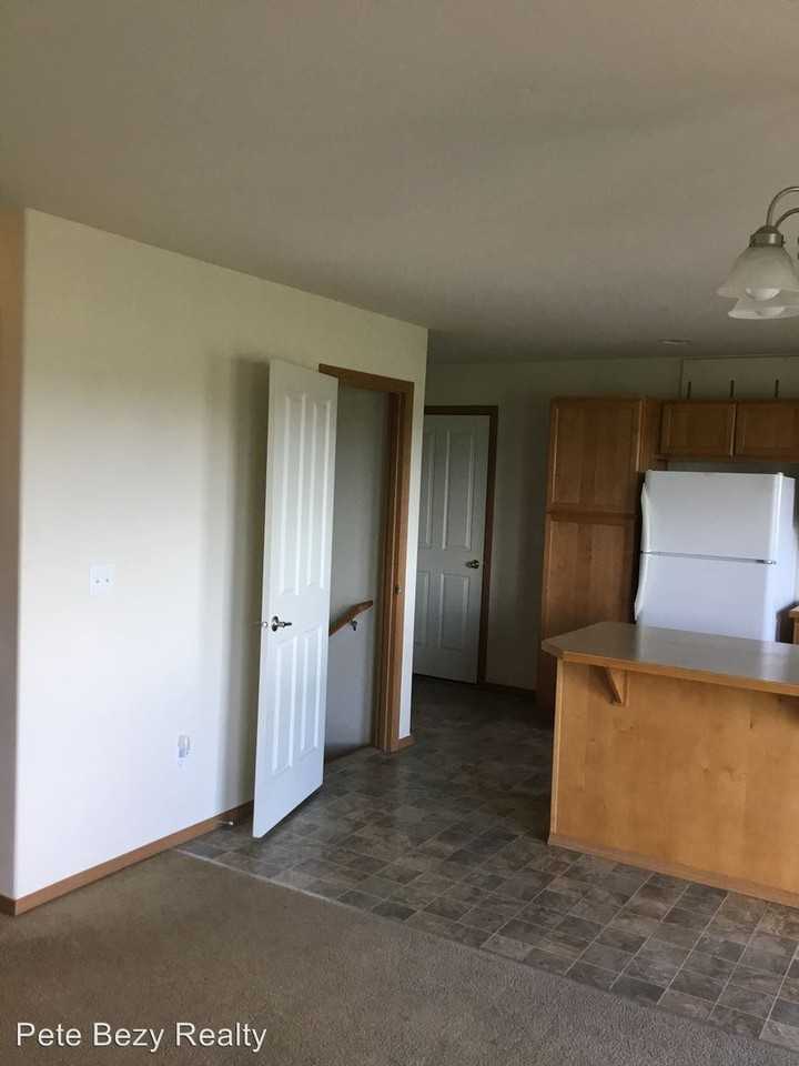 316 Ridgeview Dr - Photo 3 of 18