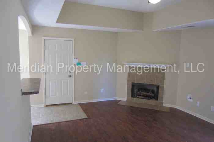 7399 Brentlawn Dr - Photo 2 of 15