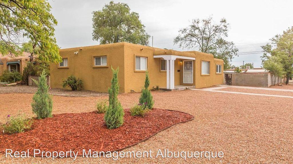 1001 Dakota St SE - Photo 2 of 24