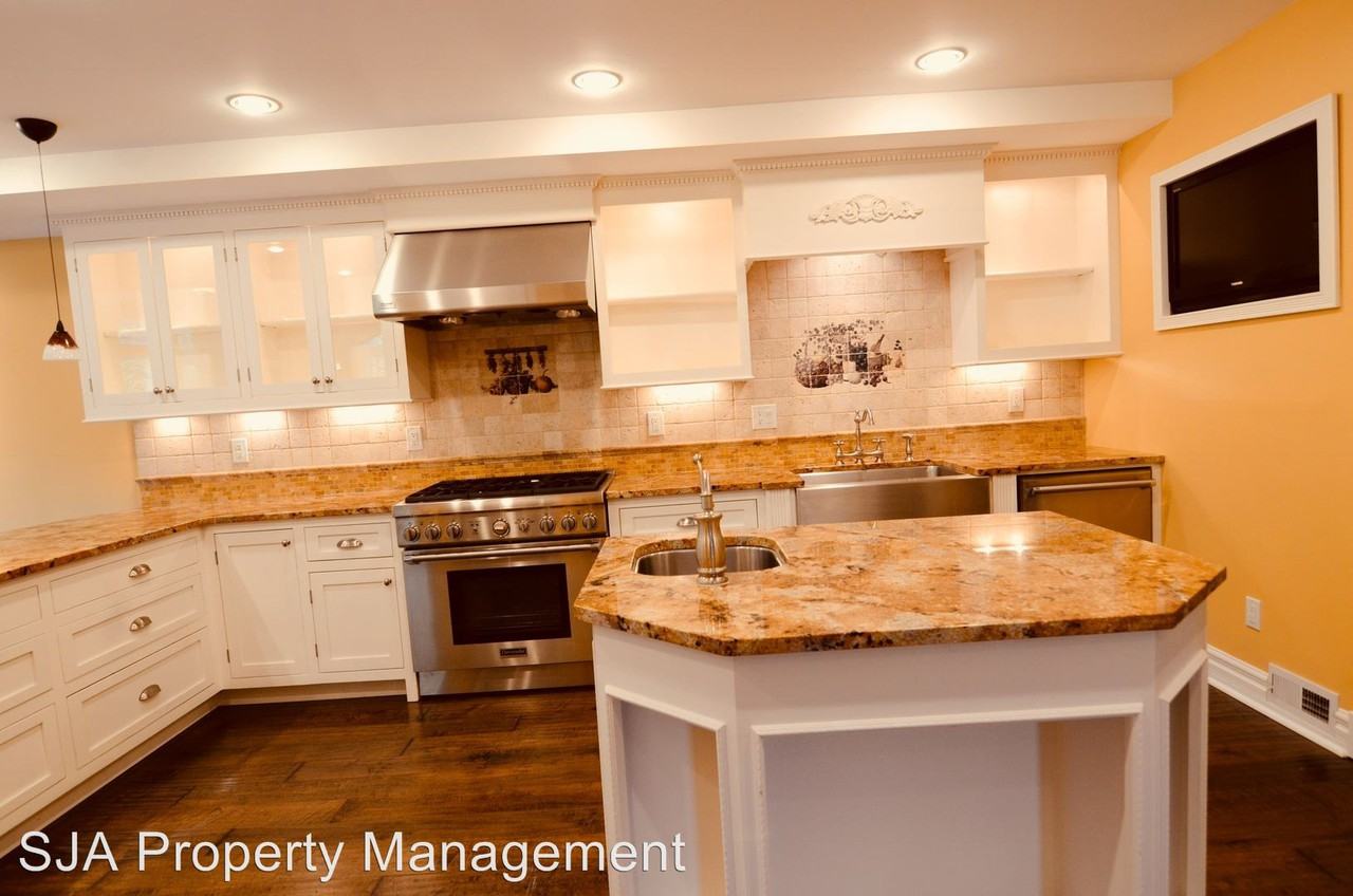 7623 NE 24th St - Photo 3 of 14