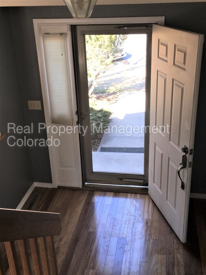 1401 Ptarmigan Ct - Photo 3 of 24