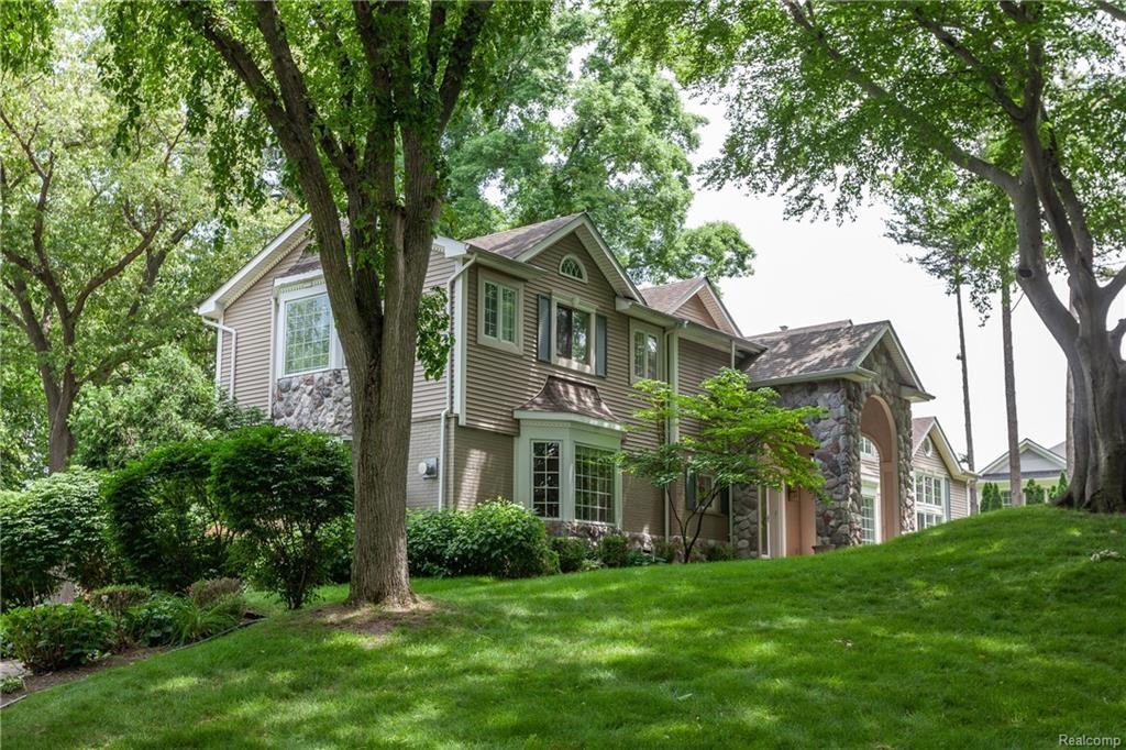 1000 Glengarry Cir W - Photo 2 of 44