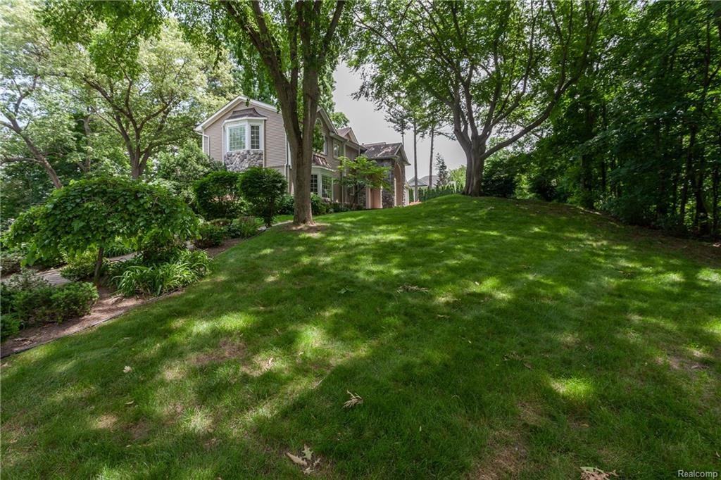 1000 Glengarry Cir W - Photo 3 of 44