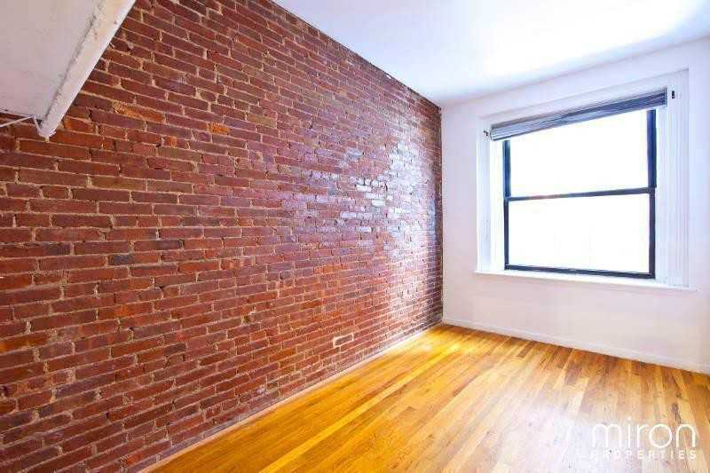 311 Broadway - Photo 2 of 21