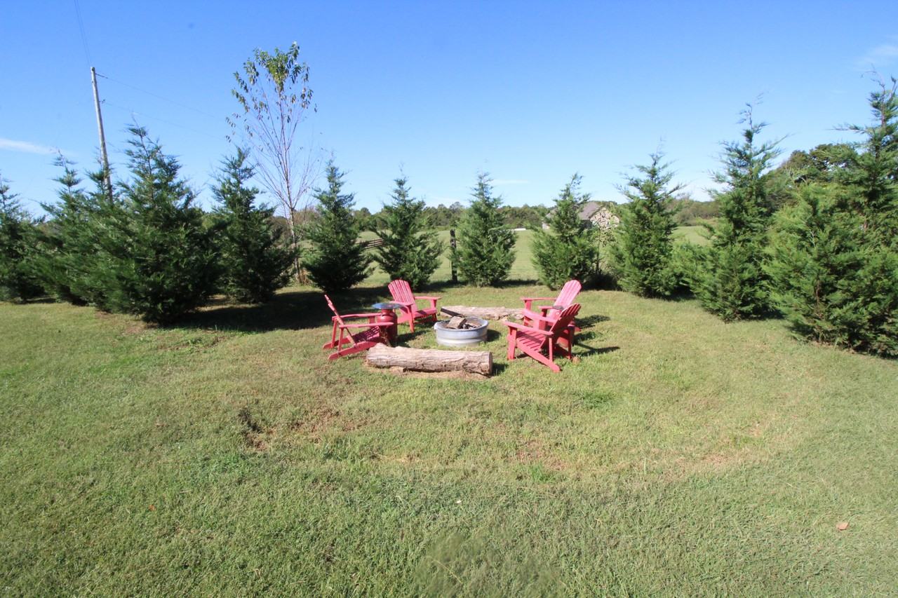 5089 Trough Springs Rd - Photo 2 of 32