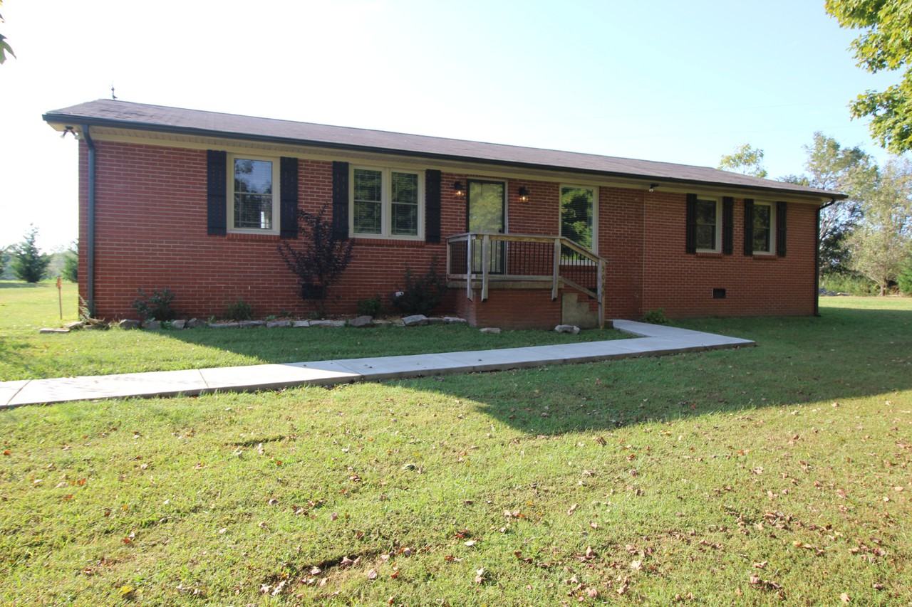 5089 Trough Springs Rd - Photo 3 of 32