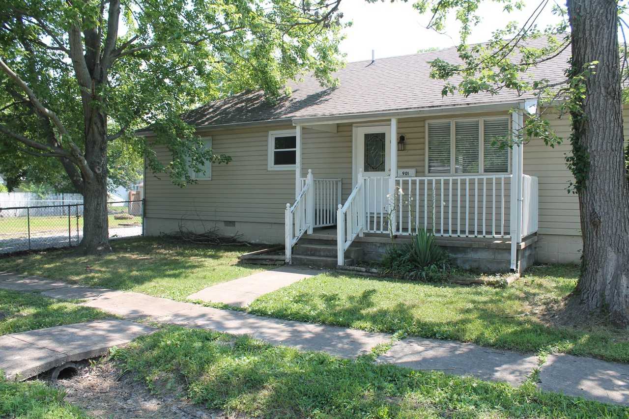 901 E Clark St - Photo 2 of 25