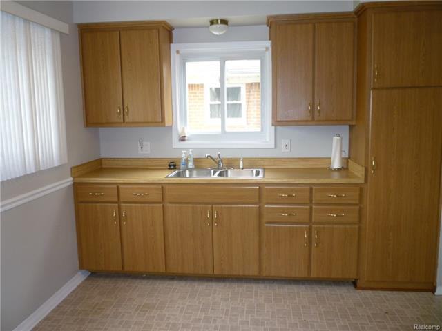 4992 McKinley St - Photo 2 of 11