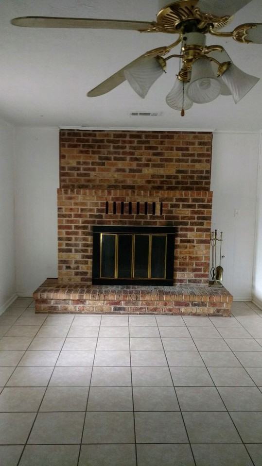 703 S 9th St - Photo 2 of 4