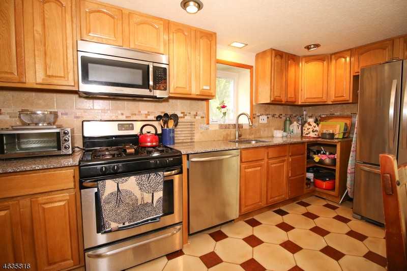 750 Prospect St - Photo 3 of 9