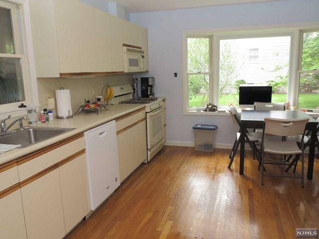 138 Spring St - Photo 2 of 11