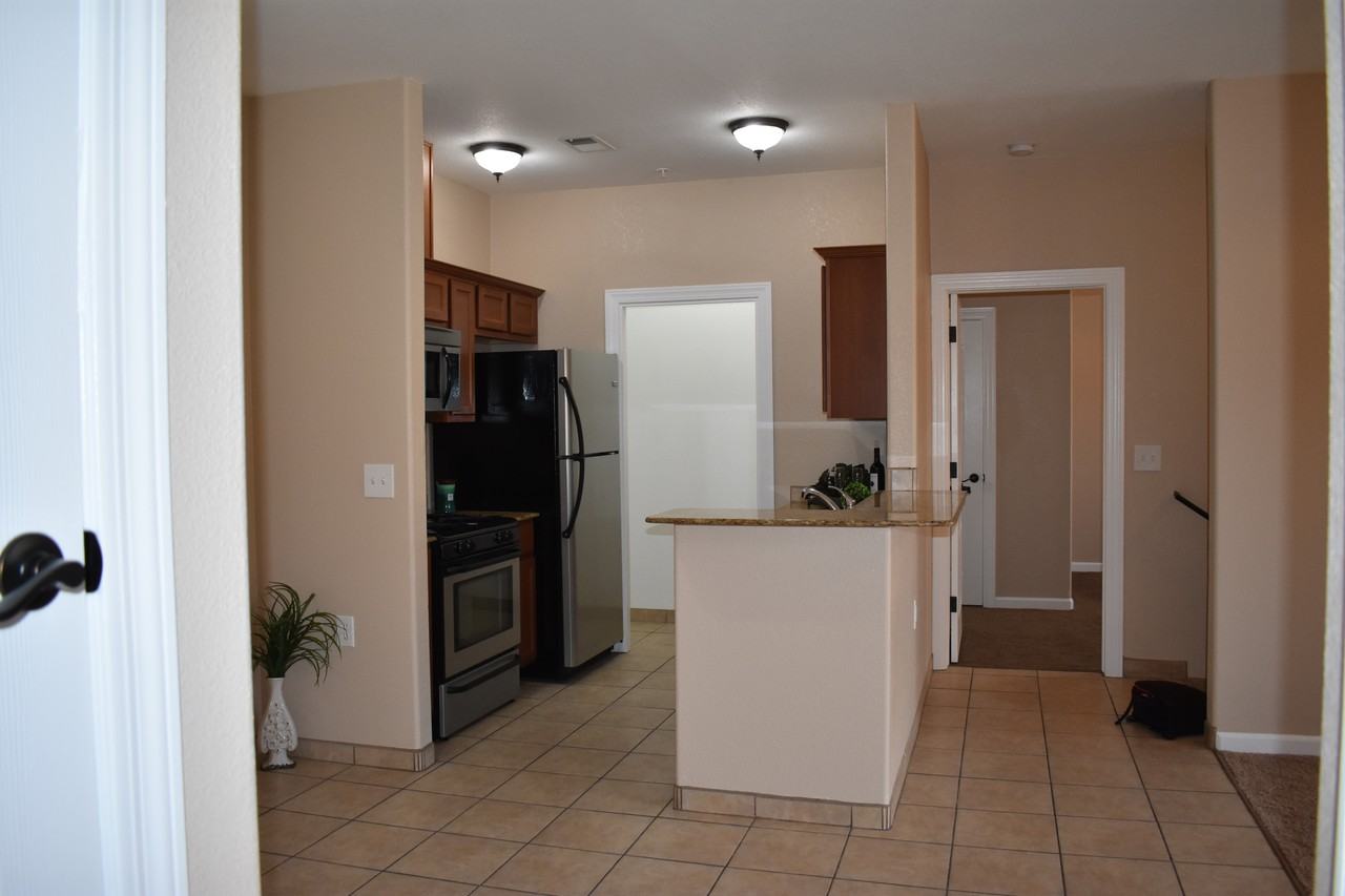 Reynolds Drive Apartments - Photo 3 of 28