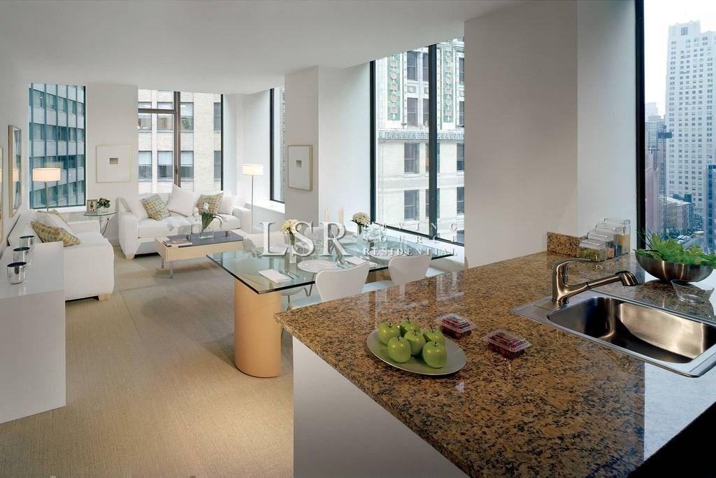 10 Hanover Square #12B