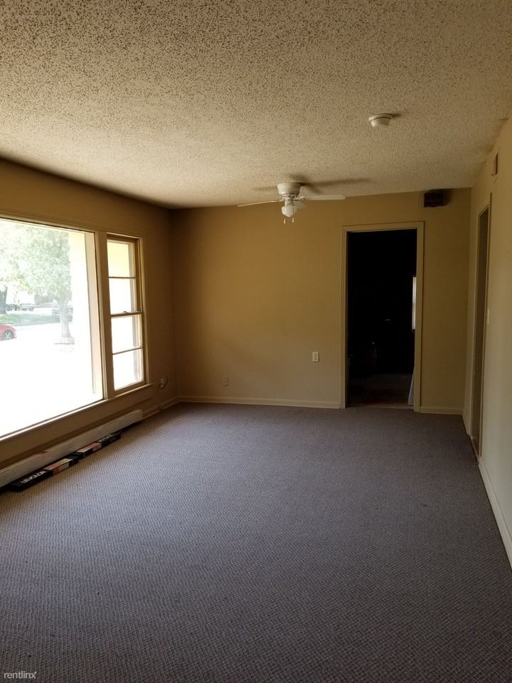 3516 S Vine St - Photo 3 of 9