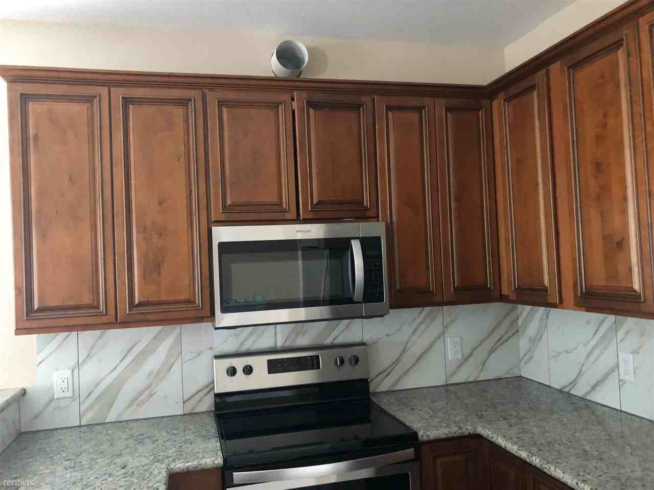 401 Live Oak St - Photo 3 of 27