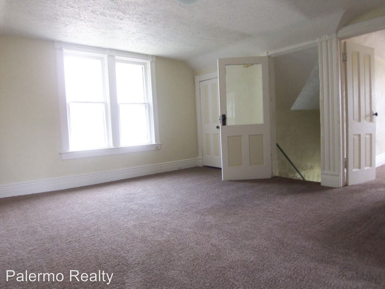 814 E 10TH ST - Photo 3 of 6