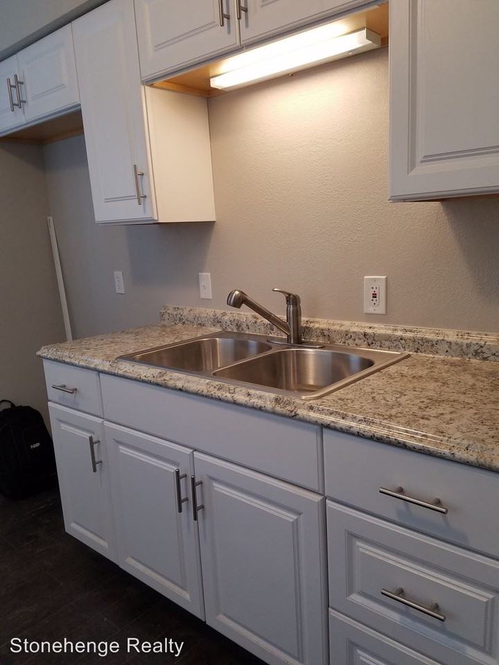 3138 Cragmoor Ave - Photo 2 of 6