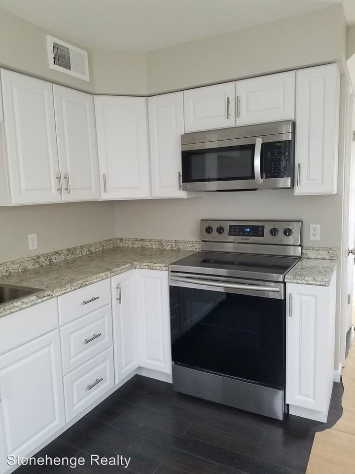 3138 Cragmoor Ave - Photo 3 of 6