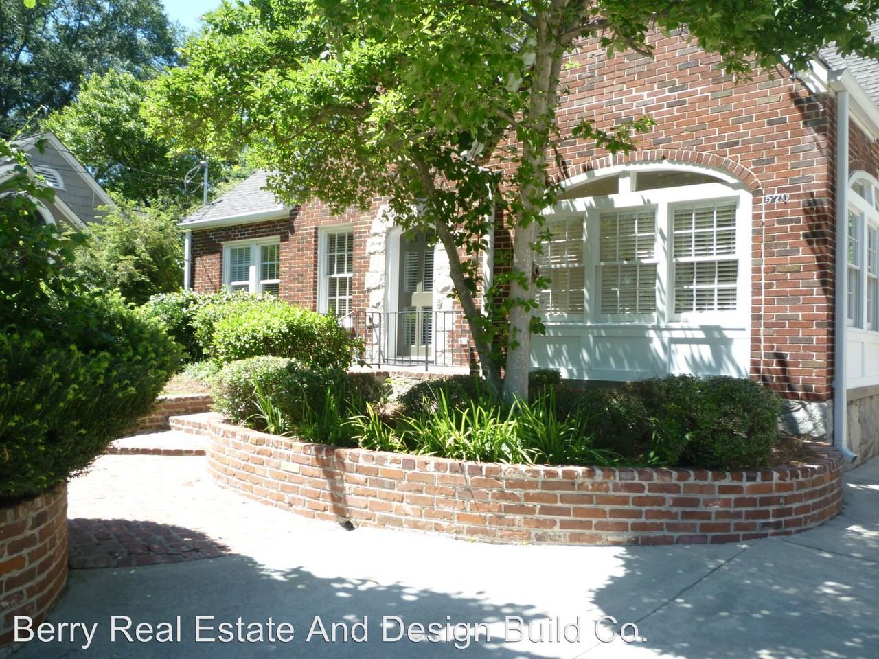 570 Martina Dr NE - Photo 2 of 25