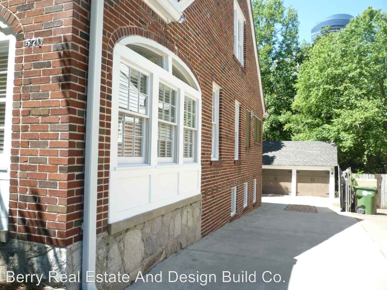 570 Martina Dr NE - Photo 3 of 25