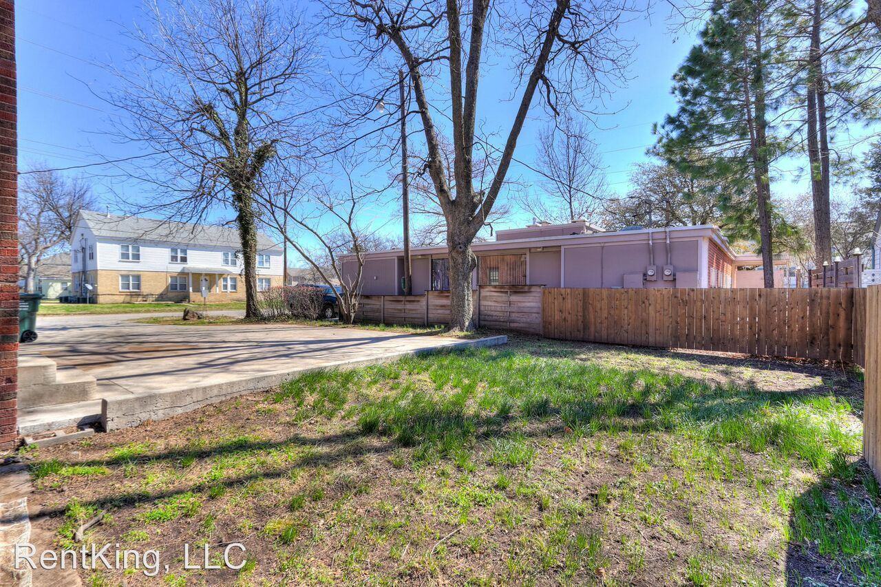 316 S Webster Ave - Photo 3 of 33