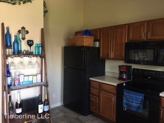 8033 N 147th St - Photo 3 of 7